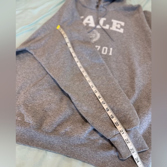 Men’s Champion Heather Grey Yale 1701 Hoodie. Drawstring. Kangaroo pockets. - Picture 6 of 11